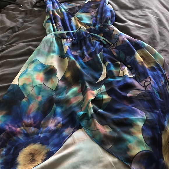 Jennifer Lopez brand dress - Picture 2 of 5